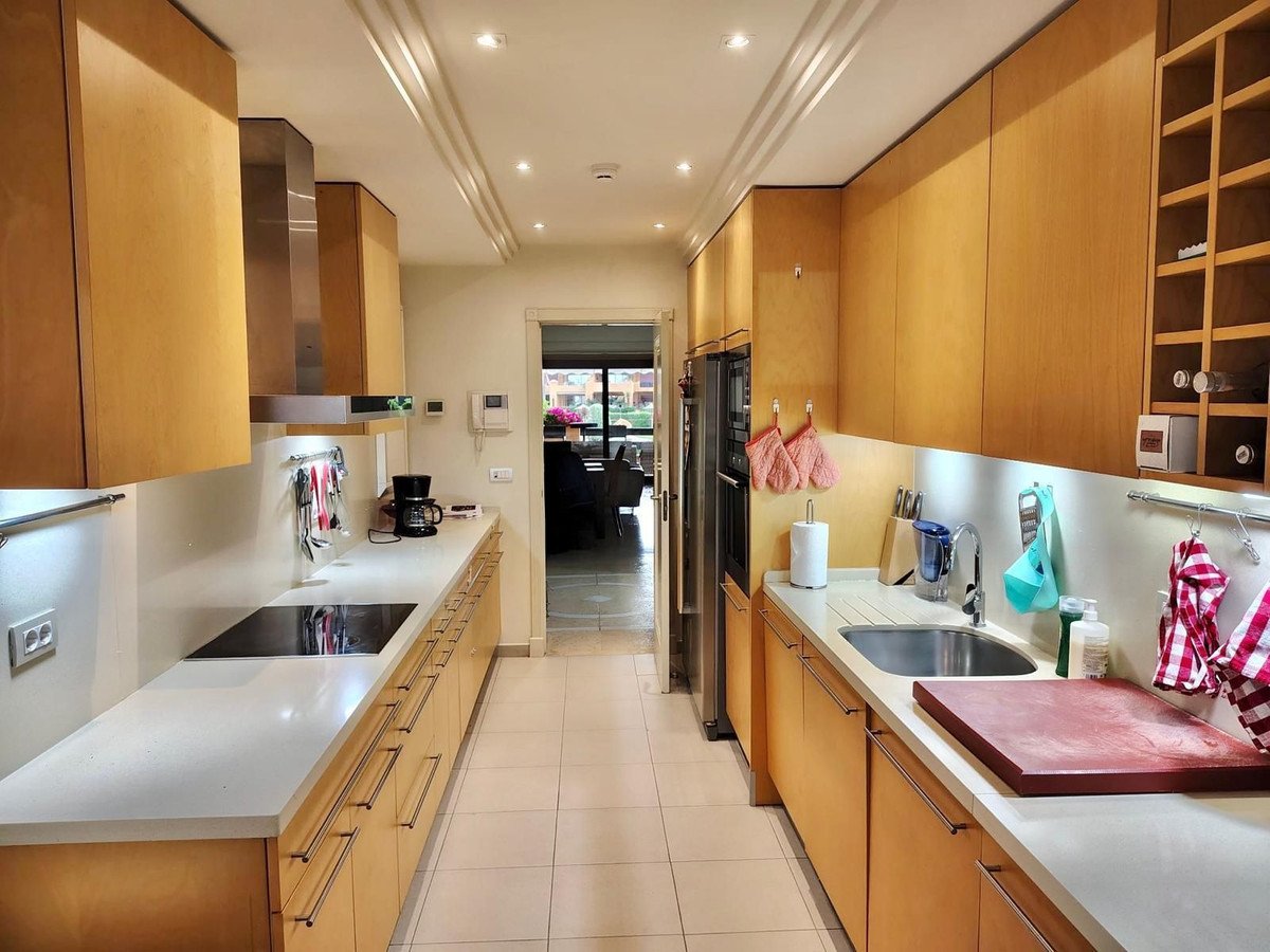 3 Bed Middle Floor Apartment in Estepona