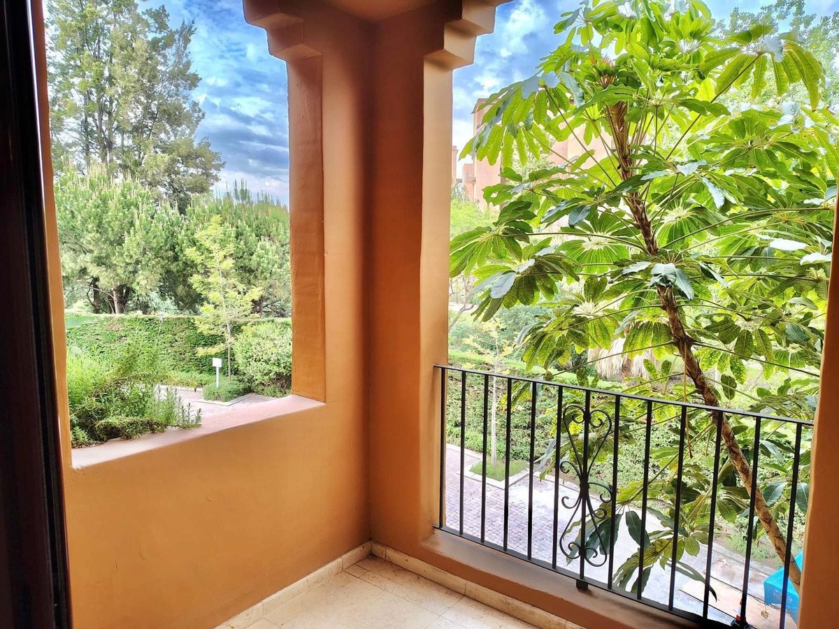 3 Bed Middle Floor Apartment in Estepona