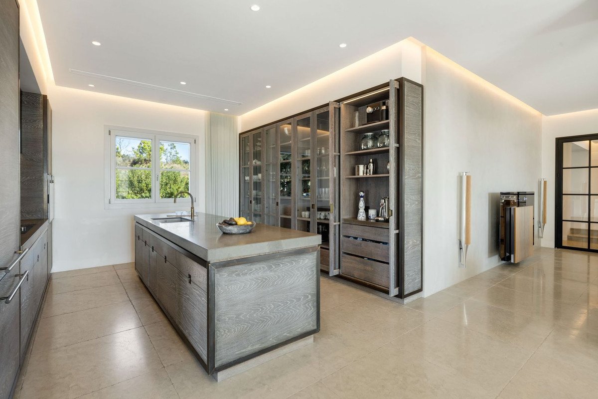 7 Bed Detached Villa in Benahavís