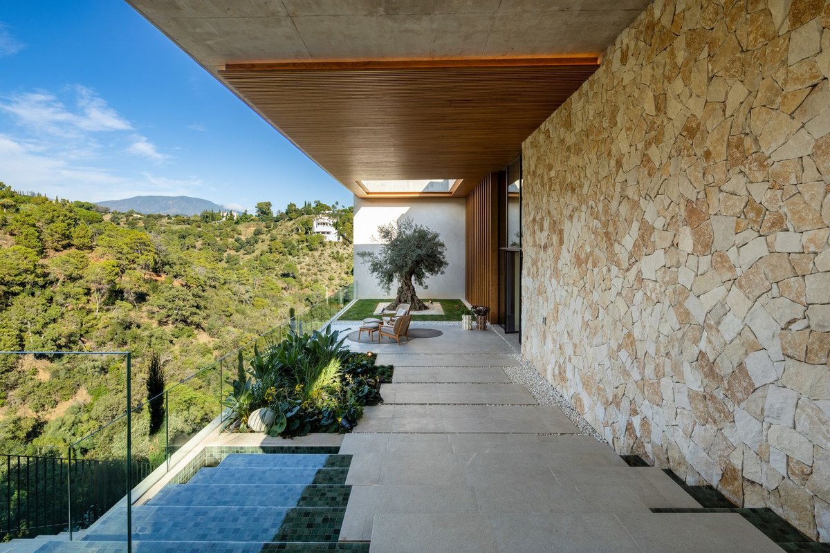6 Bed Detached Villa in El Madroñal