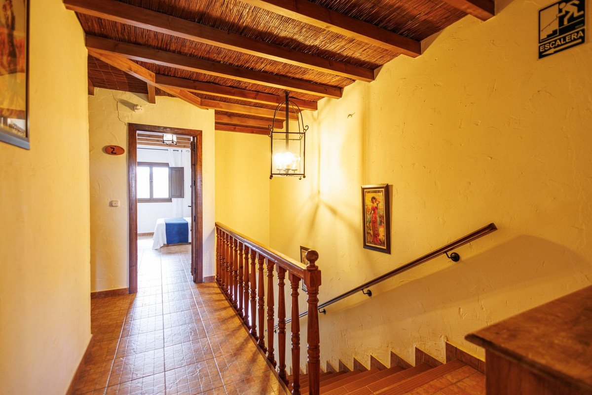 9 Bed Bed and Breakfast in Villanueva de Tapia