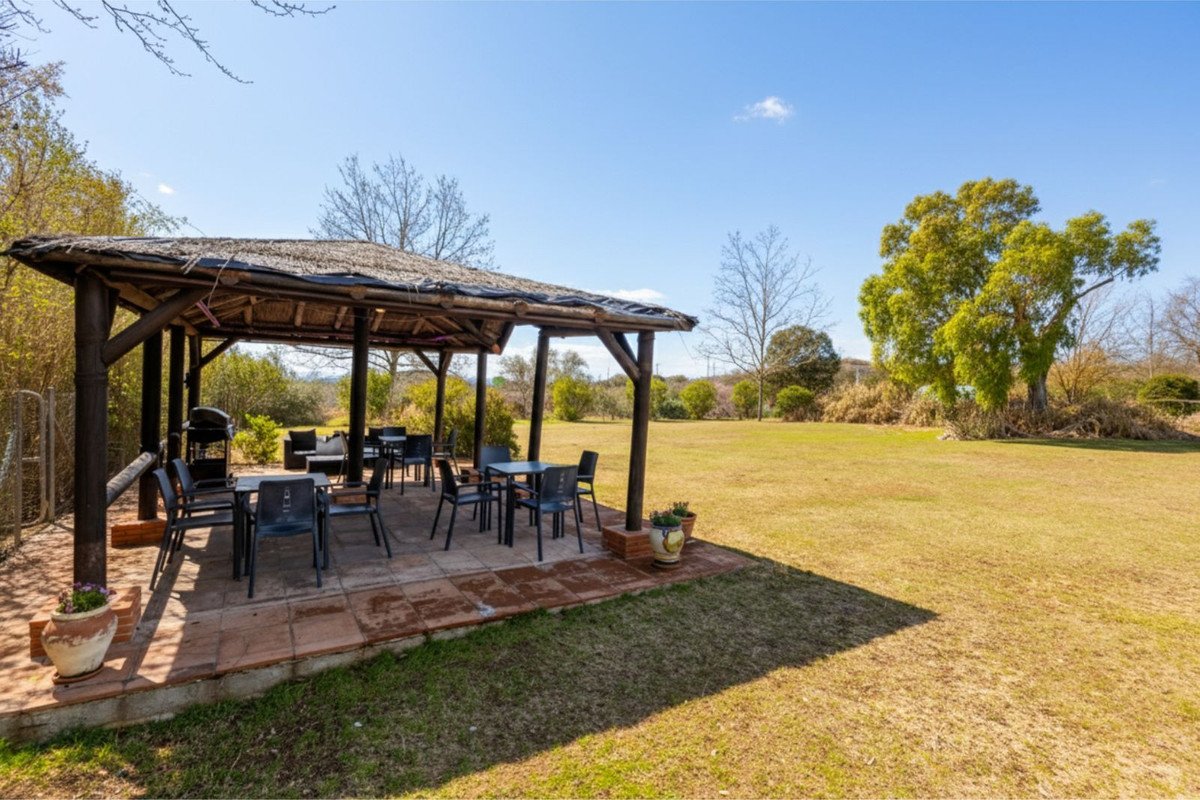9 Bed Bed and Breakfast in Villanueva de Tapia