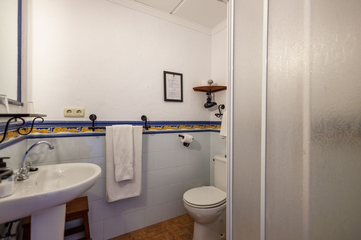 9 Bed Bed and Breakfast in Villanueva de Tapia
