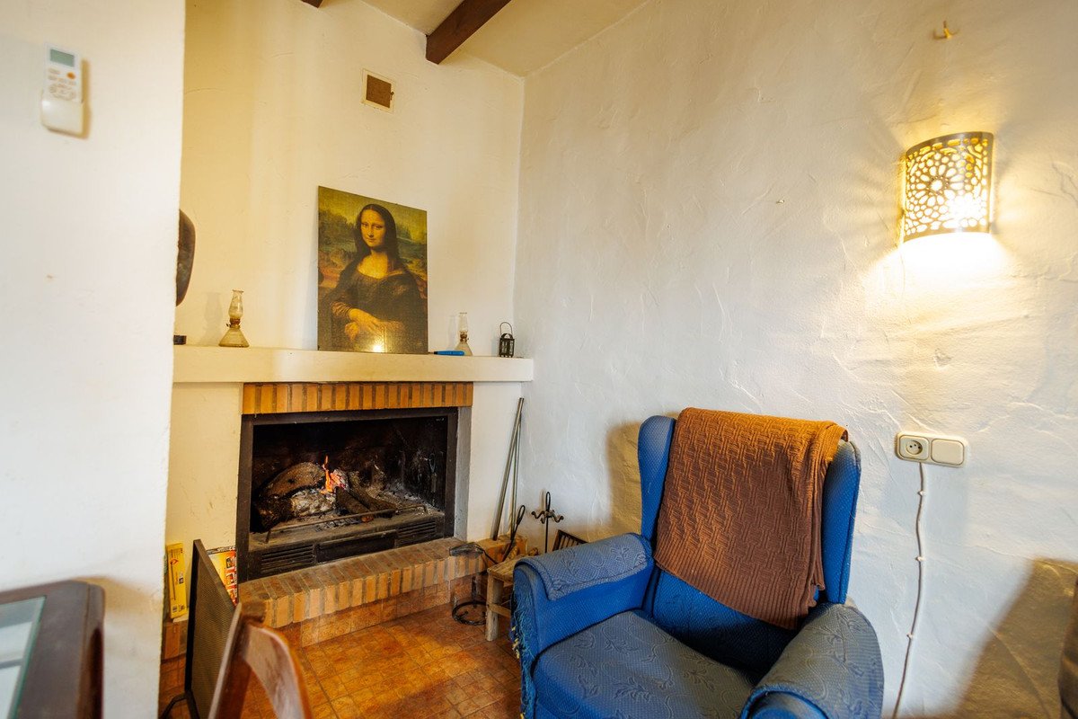 9 Bed Bed and Breakfast in Villanueva de Tapia