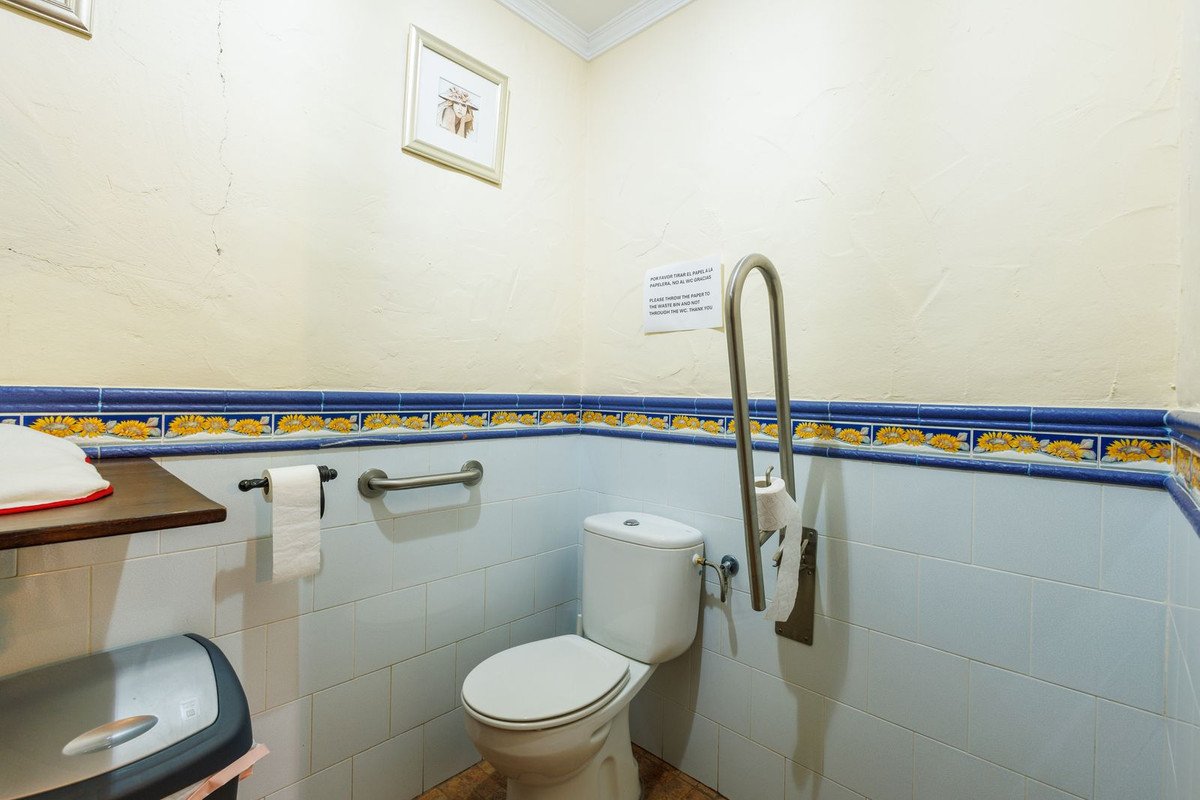 9 Bed Bed and Breakfast in Villanueva de Tapia