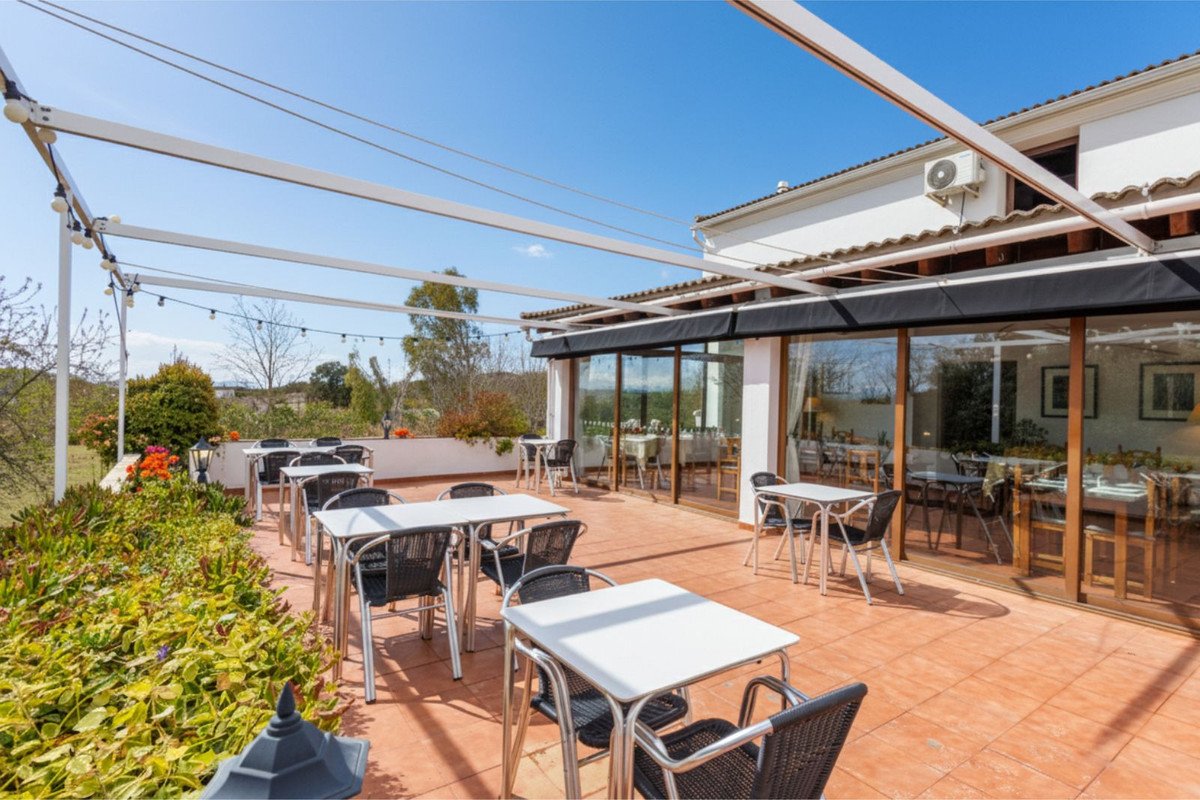 9 Bed Bed and Breakfast in Villanueva de Tapia