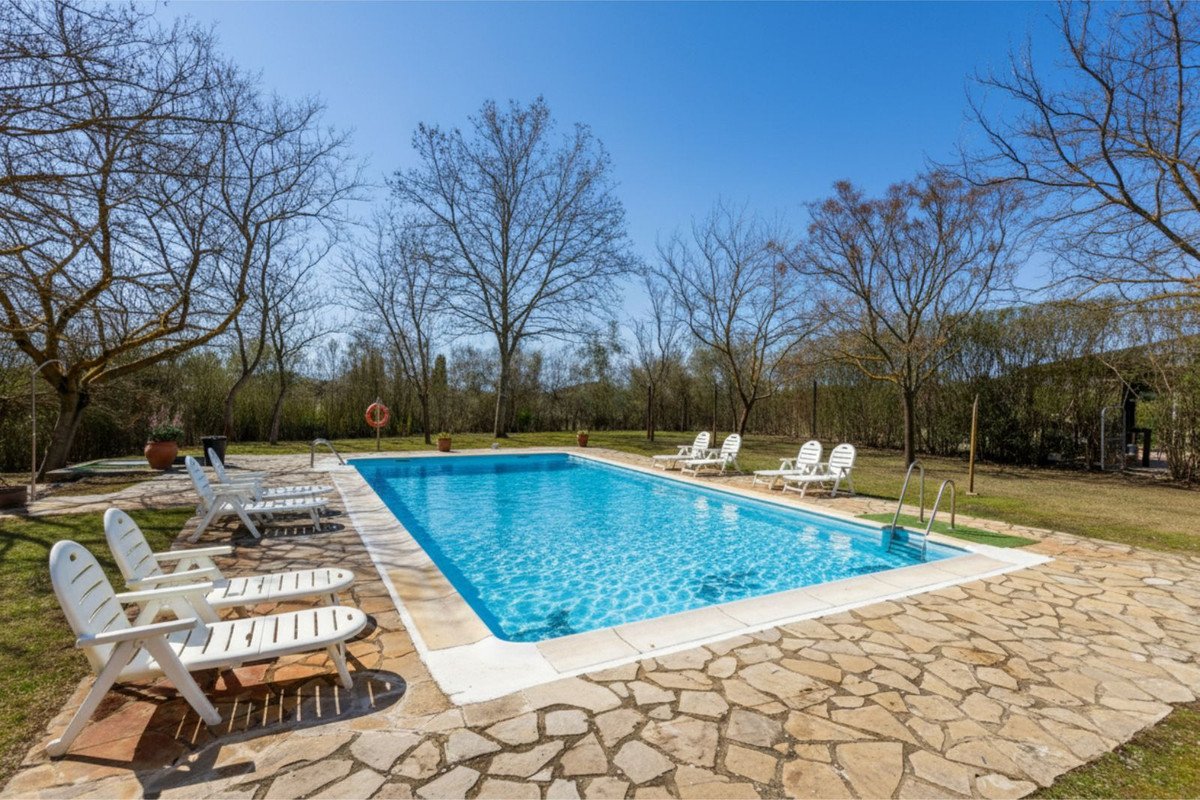 9 Bed Bed and Breakfast in Villanueva de Tapia