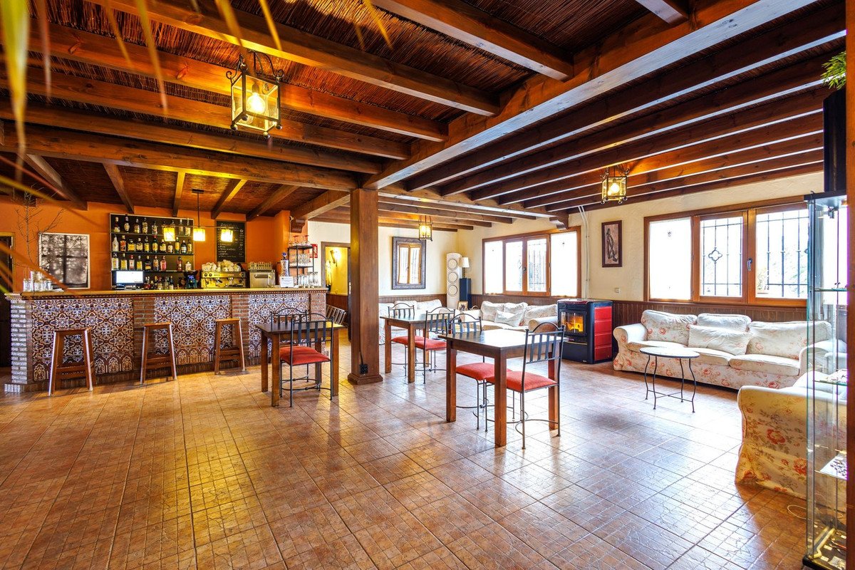 9 Bed Bed and Breakfast in Villanueva de Tapia