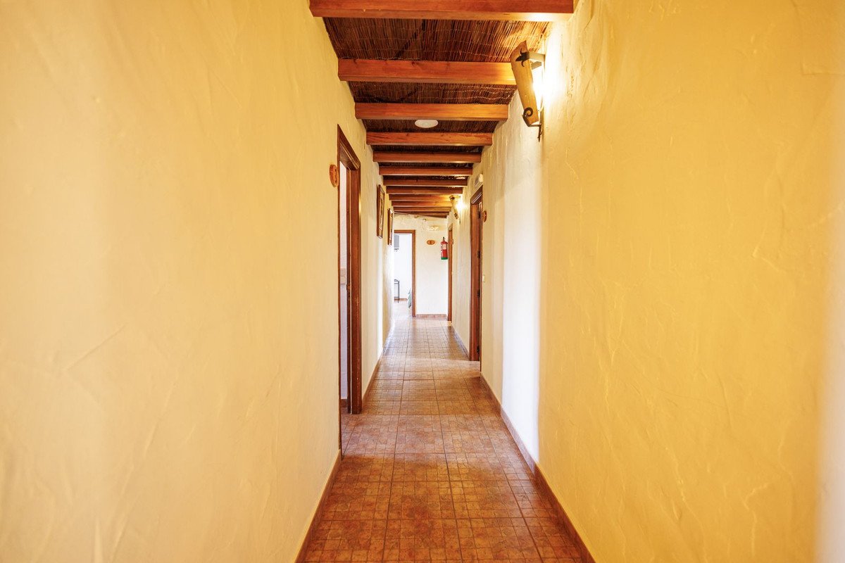 9 Bed Bed and Breakfast in Villanueva de Tapia