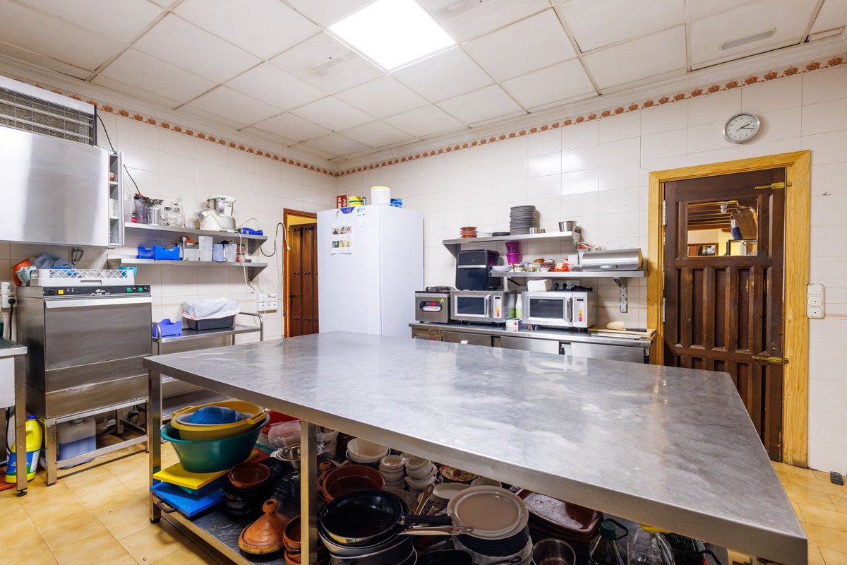 9 Bed Bed and Breakfast in Villanueva de Tapia