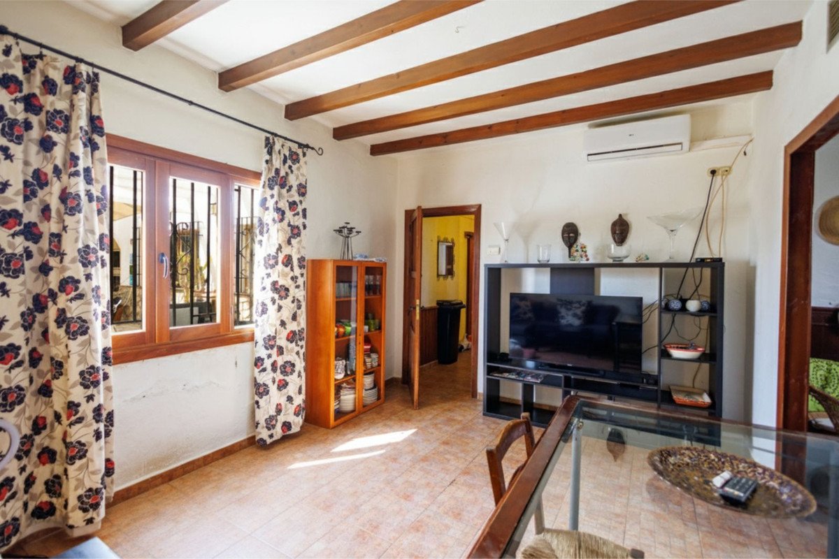 9 Bed Bed and Breakfast in Villanueva de Tapia
