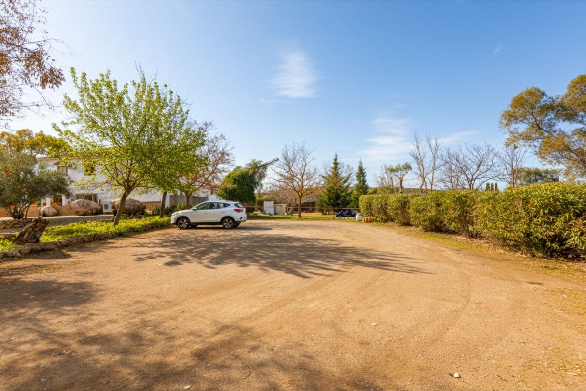 9 Bed Bed and Breakfast in Villanueva de Tapia