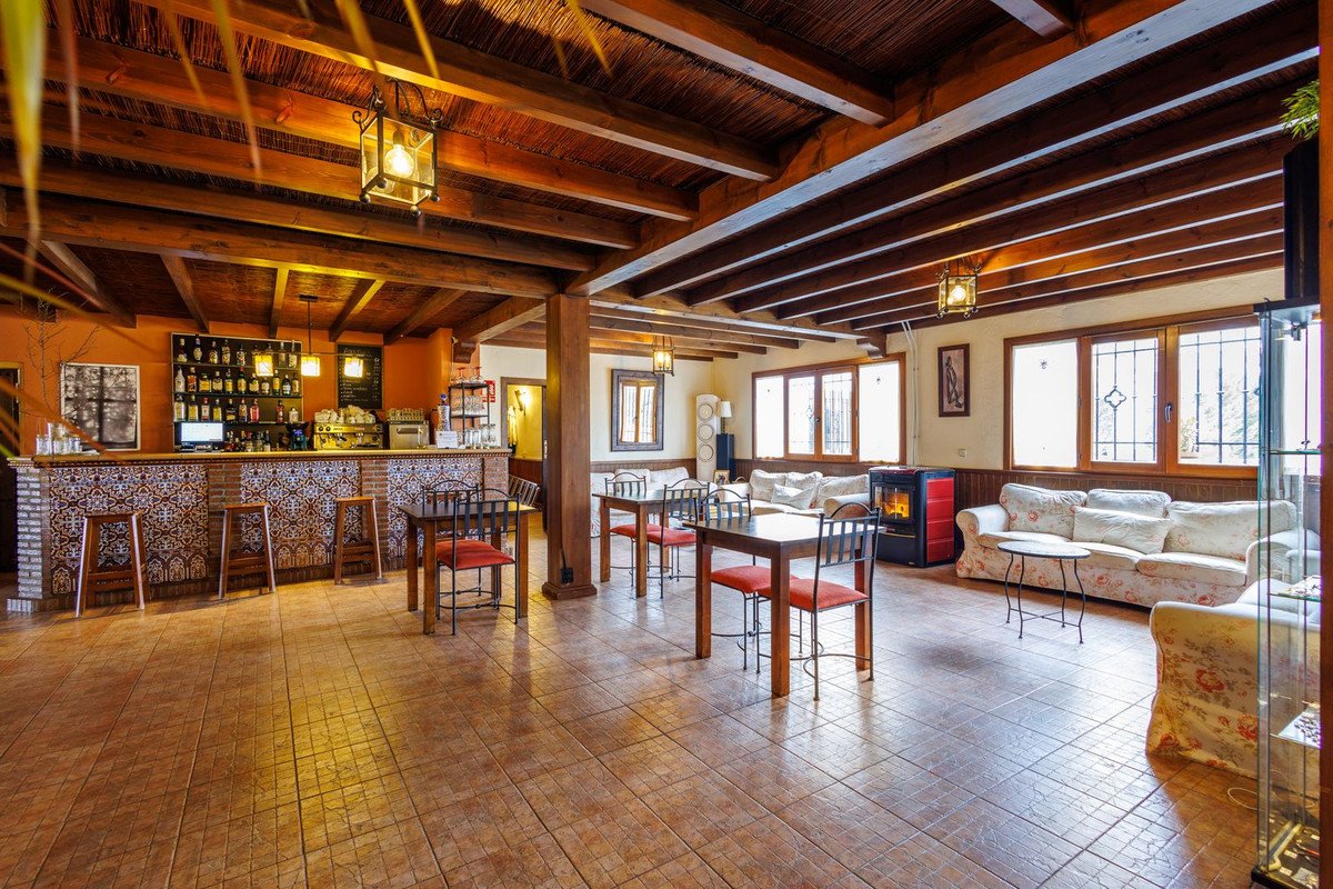9 Bed Bed and Breakfast in Villanueva de Tapia