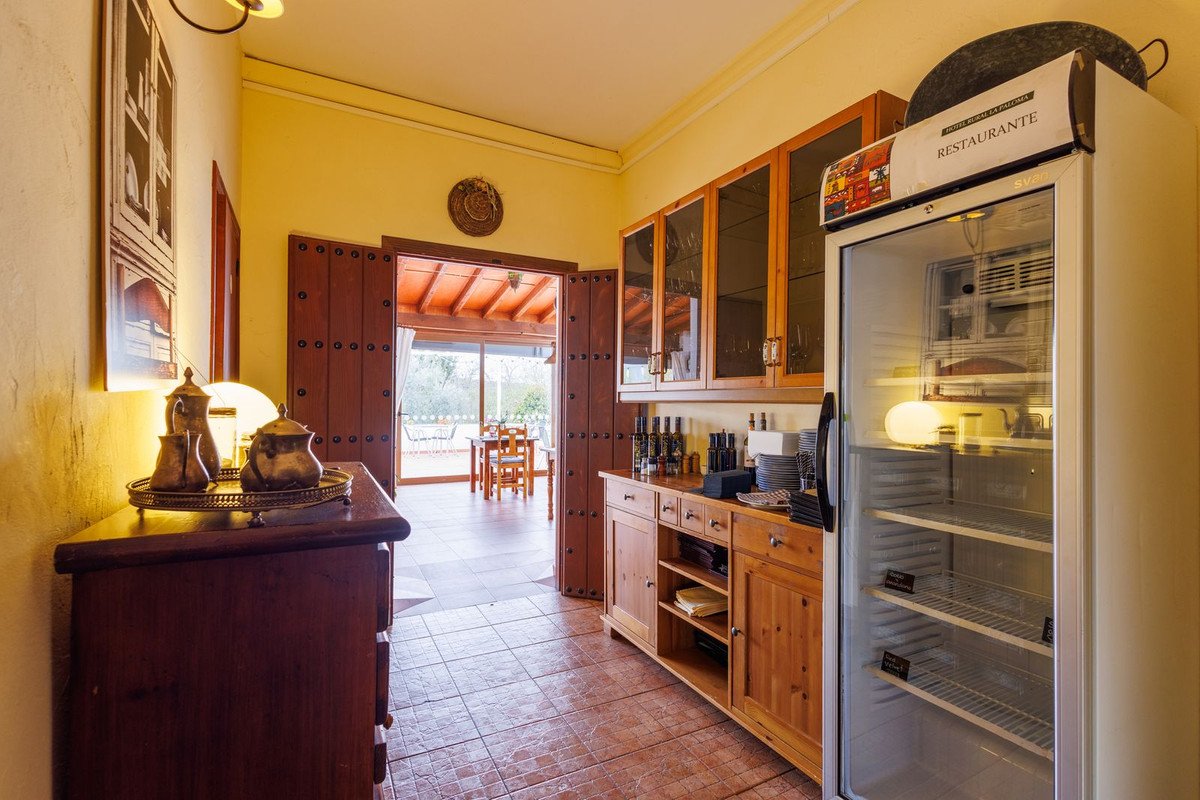 9 Bed Bed and Breakfast in Villanueva de Tapia