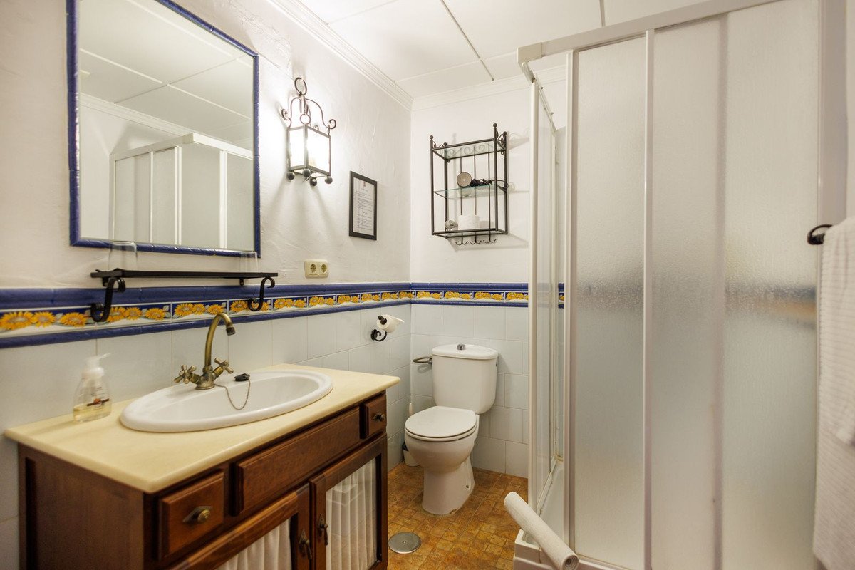 9 Bed Bed and Breakfast in Villanueva de Tapia