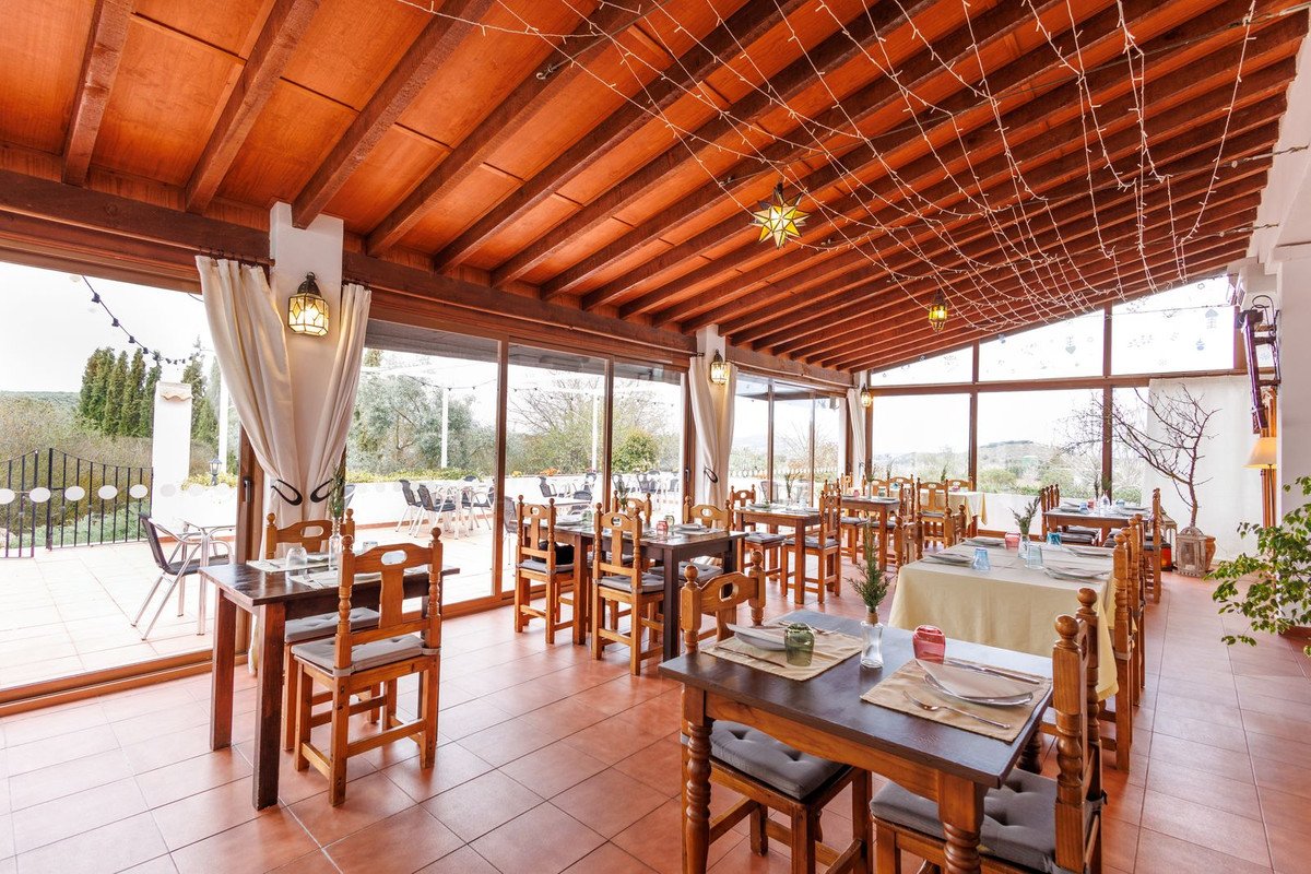 9 Bed Bed and Breakfast in Villanueva de Tapia