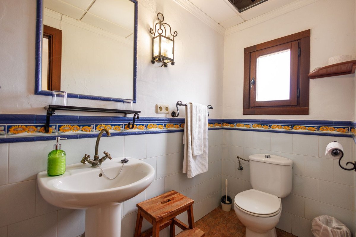 9 Bed Bed and Breakfast in Villanueva de Tapia