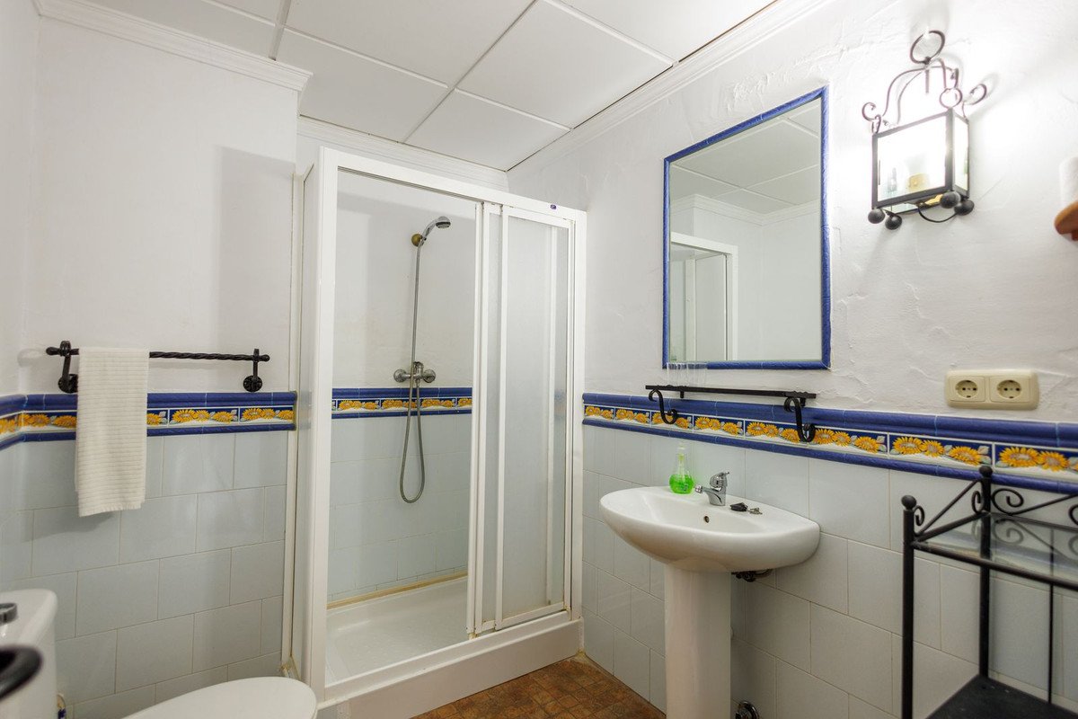 9 Bed Bed and Breakfast in Villanueva de Tapia