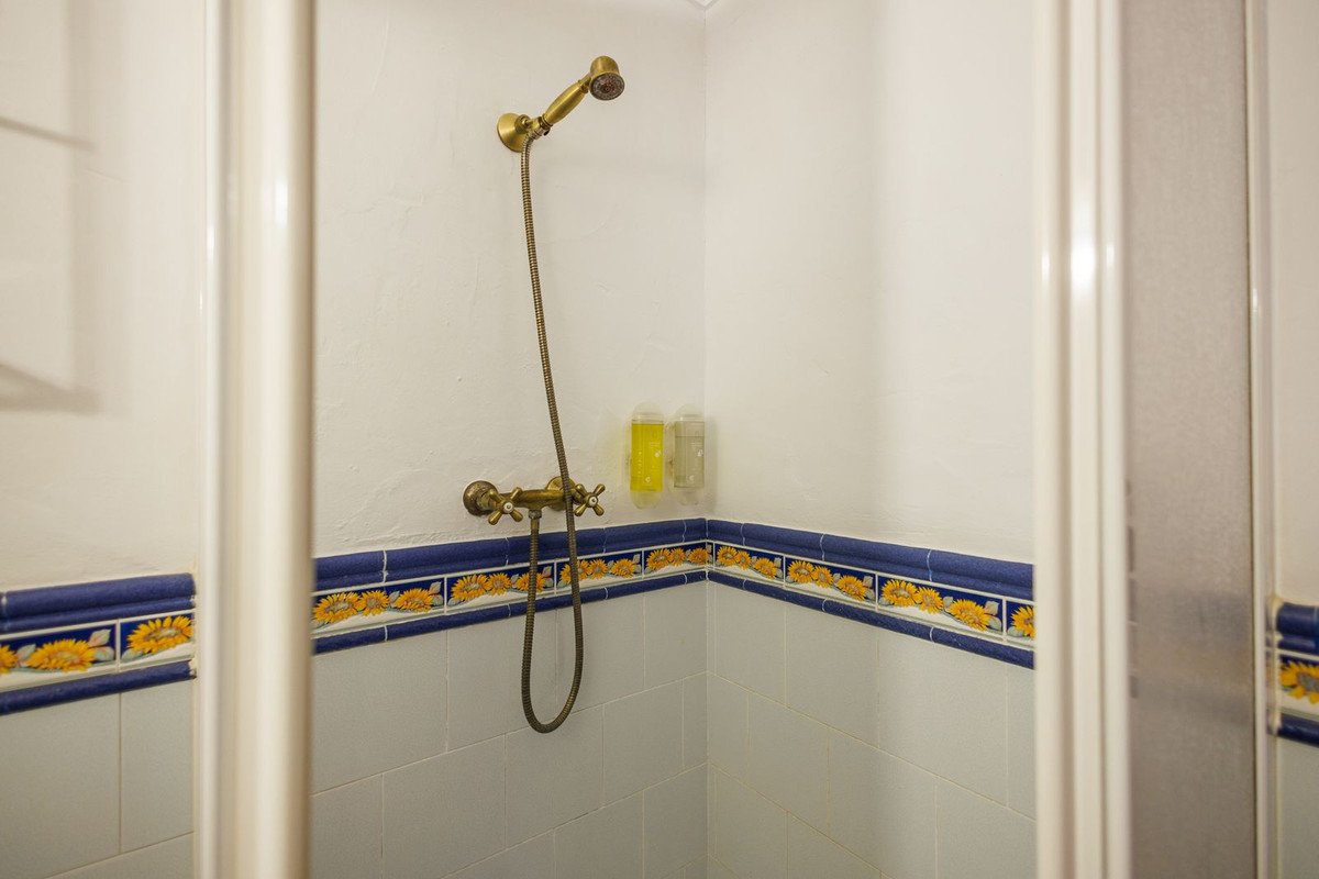 9 Bed Bed and Breakfast in Villanueva de Tapia