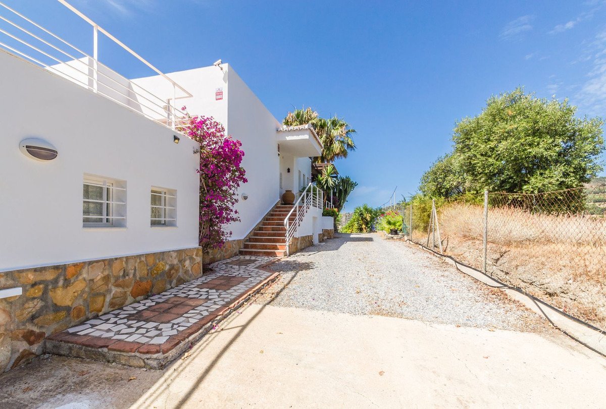 4 Bed Detached Villa in La Herradura