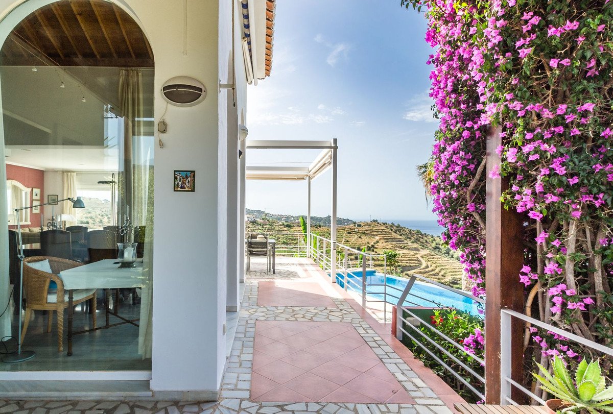 4 Bed Detached Villa in La Herradura