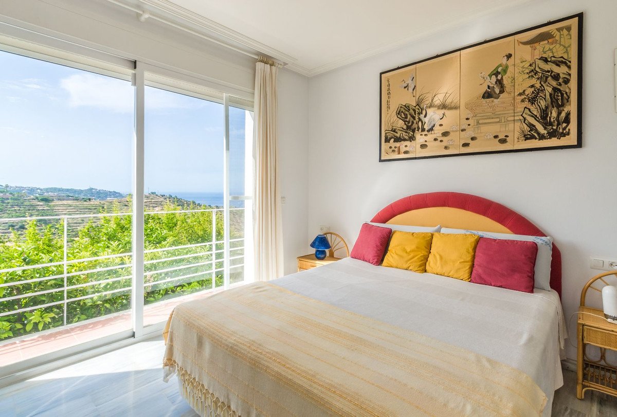 4 Bed Detached Villa in La Herradura