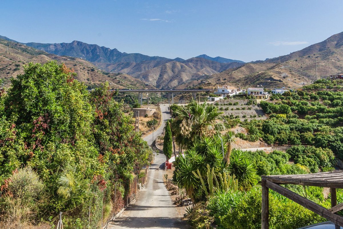 4 Bed Detached Villa in La Herradura
