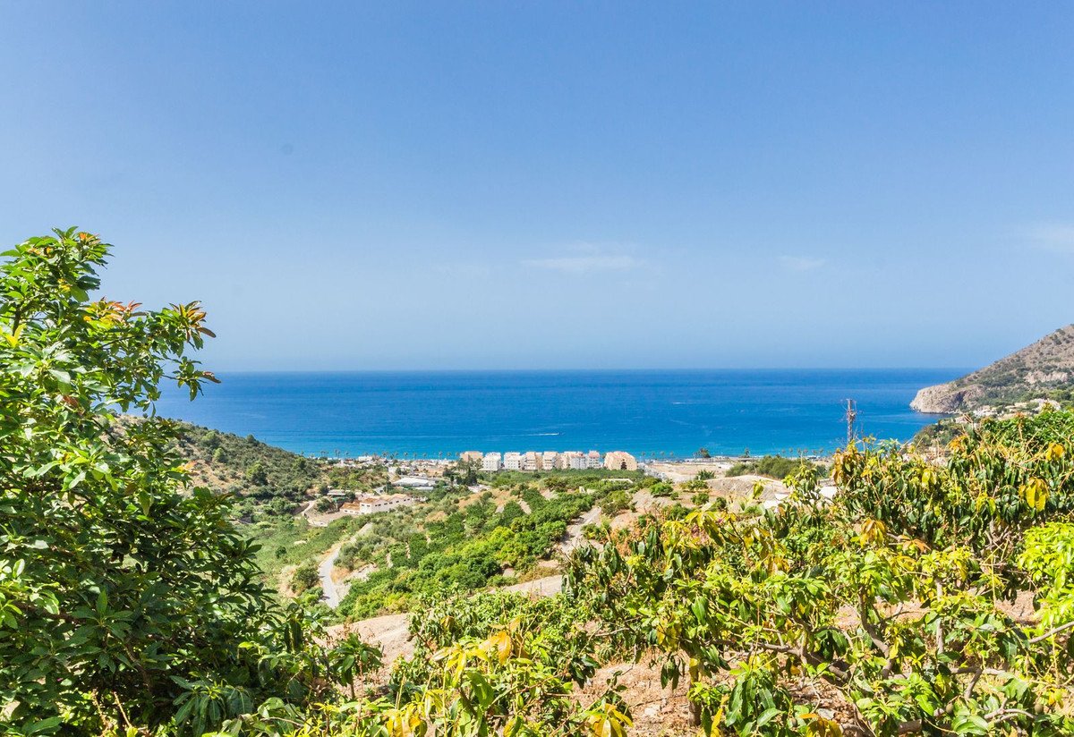 4 Bed Detached Villa in La Herradura