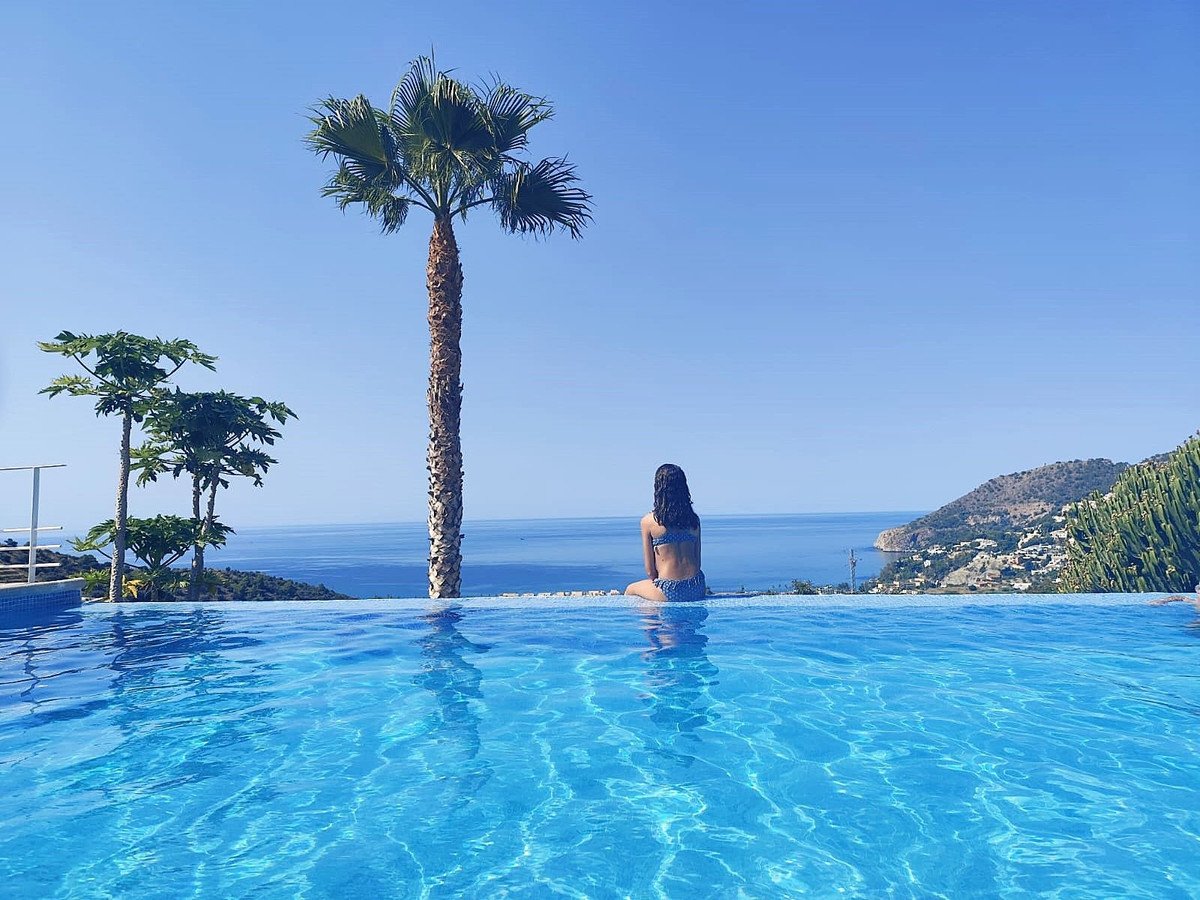 4 Bed Detached Villa in La Herradura