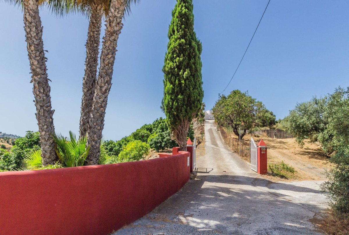 4 Bed Detached Villa in La Herradura