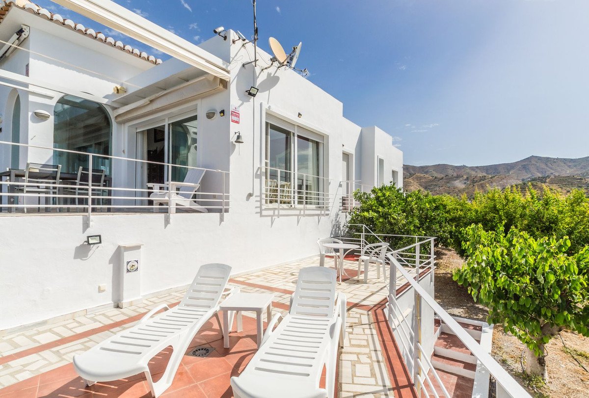 4 Bed Detached Villa in La Herradura
