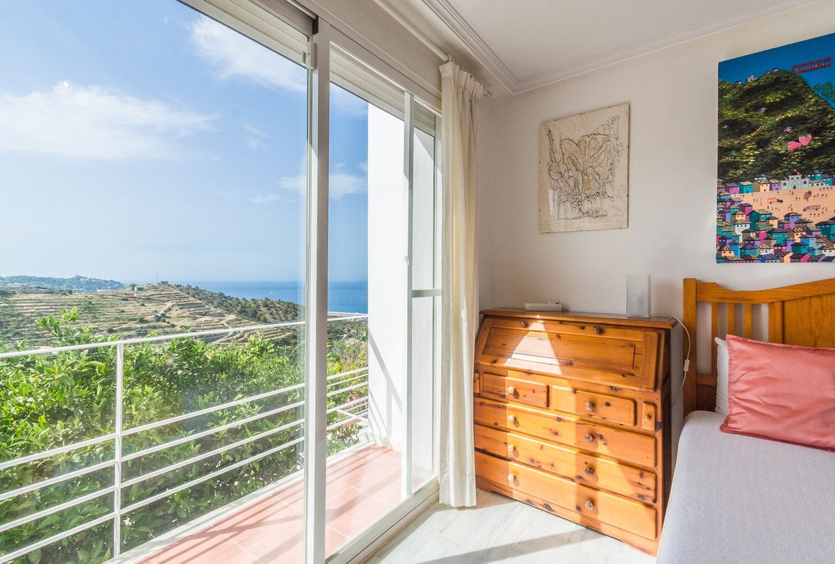 4 Bed Detached Villa in La Herradura