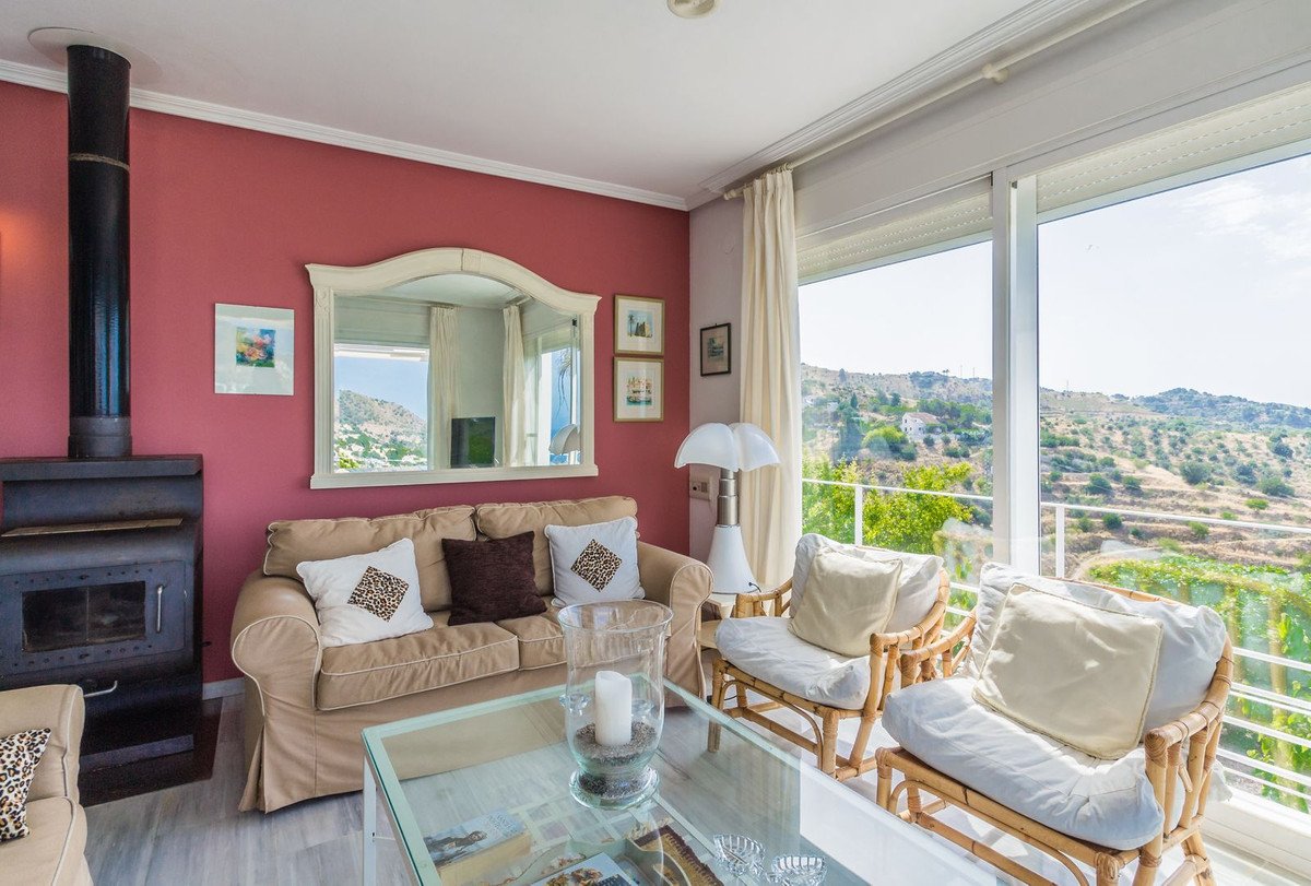 4 Bed Detached Villa in La Herradura