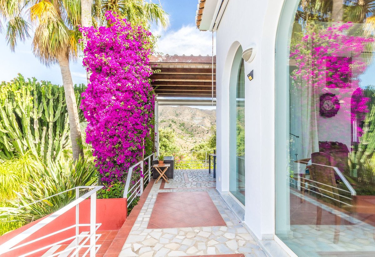 4 Bed Detached Villa in La Herradura