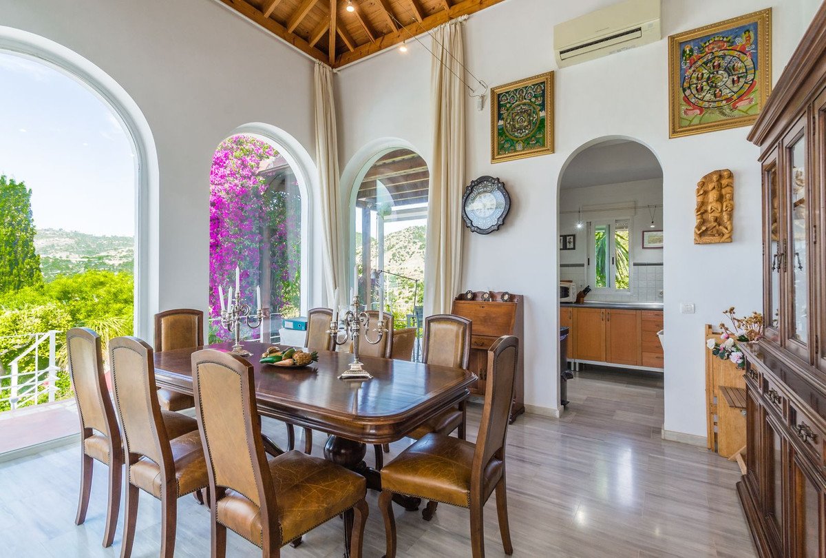 4 Bed Detached Villa in La Herradura