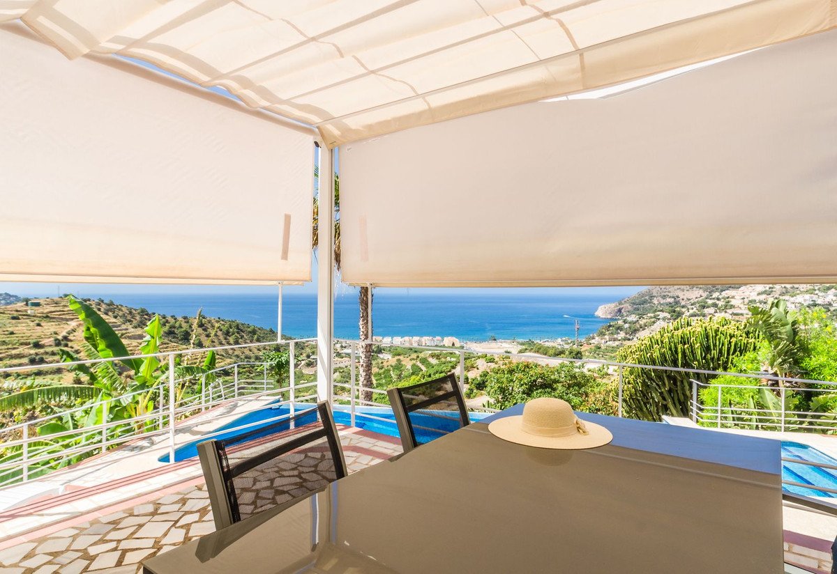 4 Bed Detached Villa in La Herradura