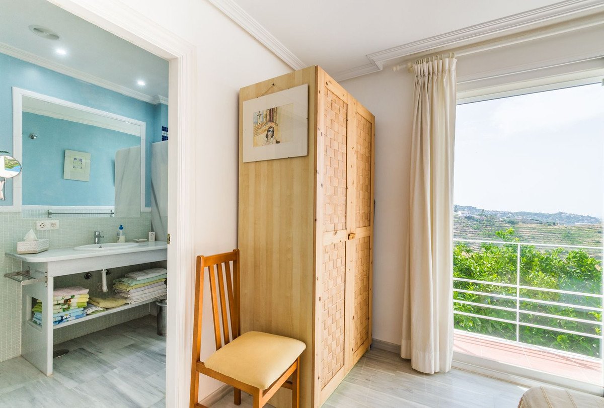 4 Bed Detached Villa in La Herradura