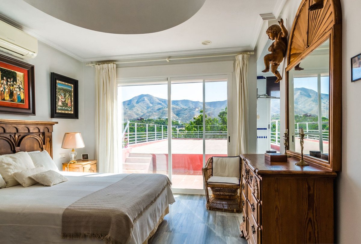 4 Bed Detached Villa in La Herradura