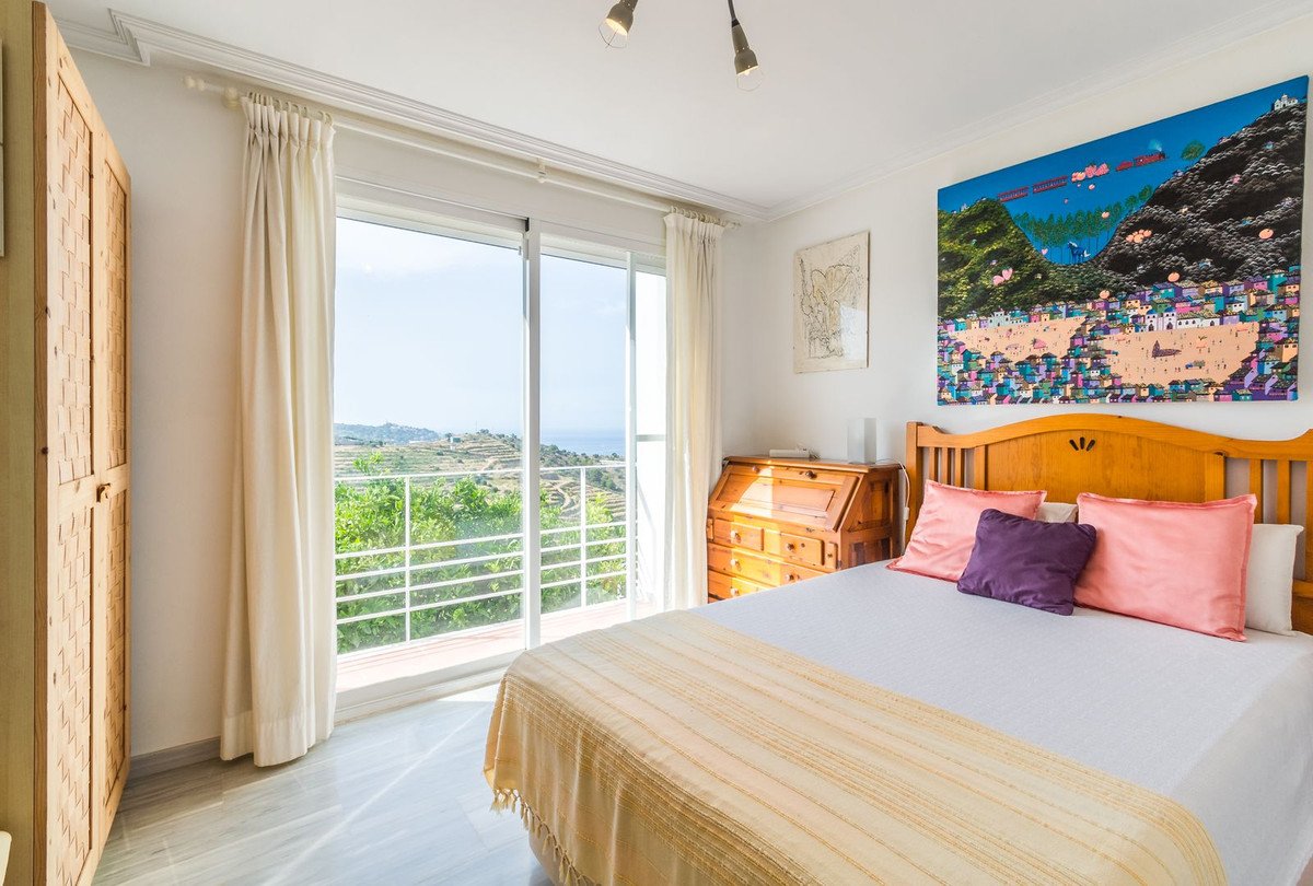 4 Bed Detached Villa in La Herradura