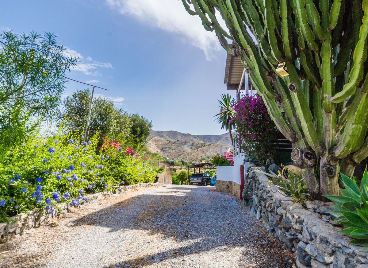 4 Bed Detached Villa in La Herradura