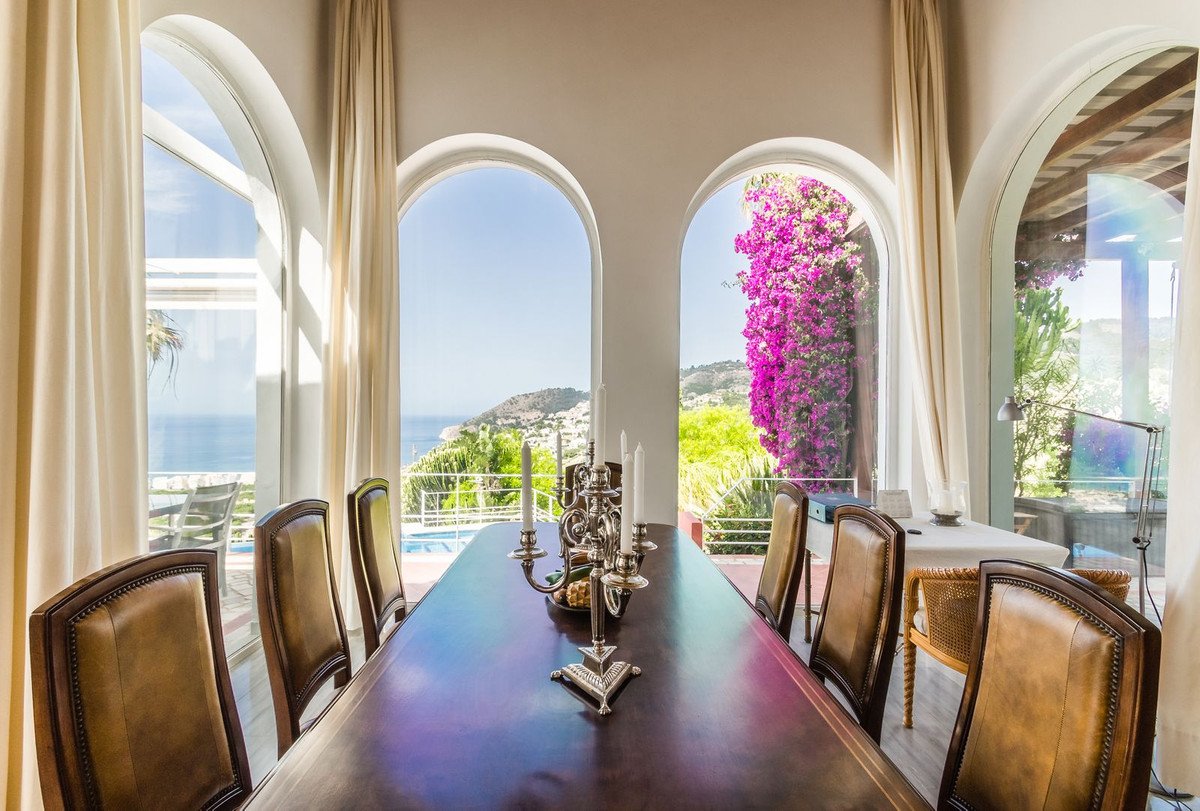 4 Bed Detached Villa in La Herradura