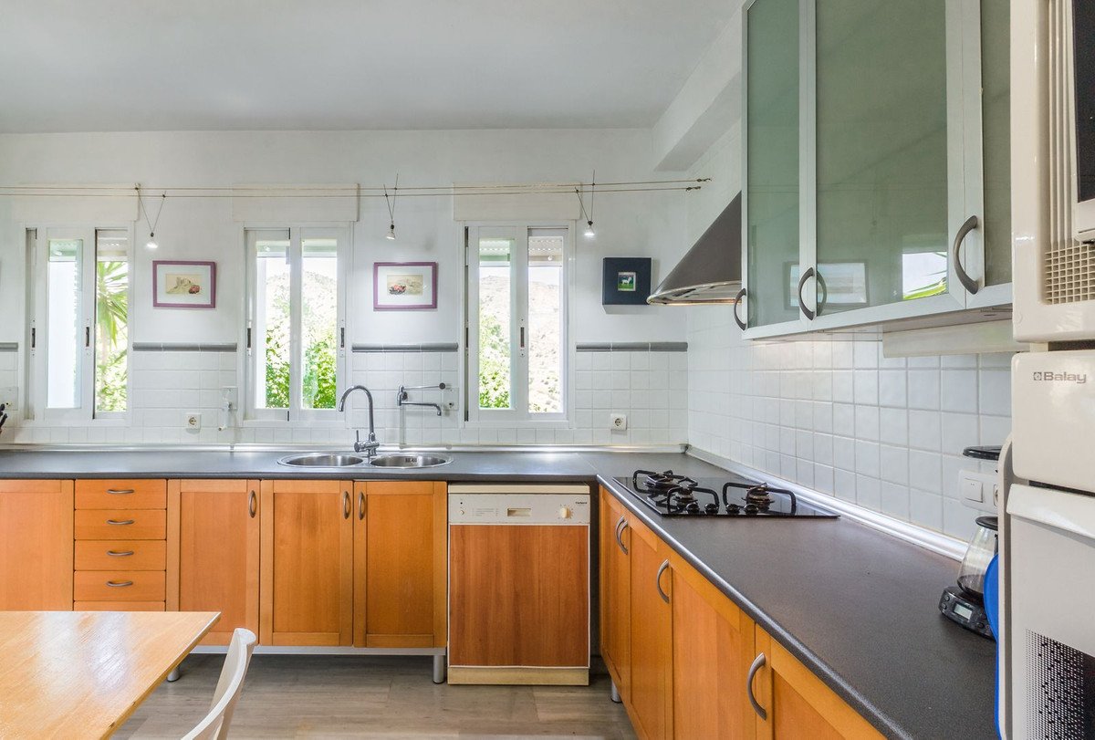4 Bed Detached Villa in La Herradura