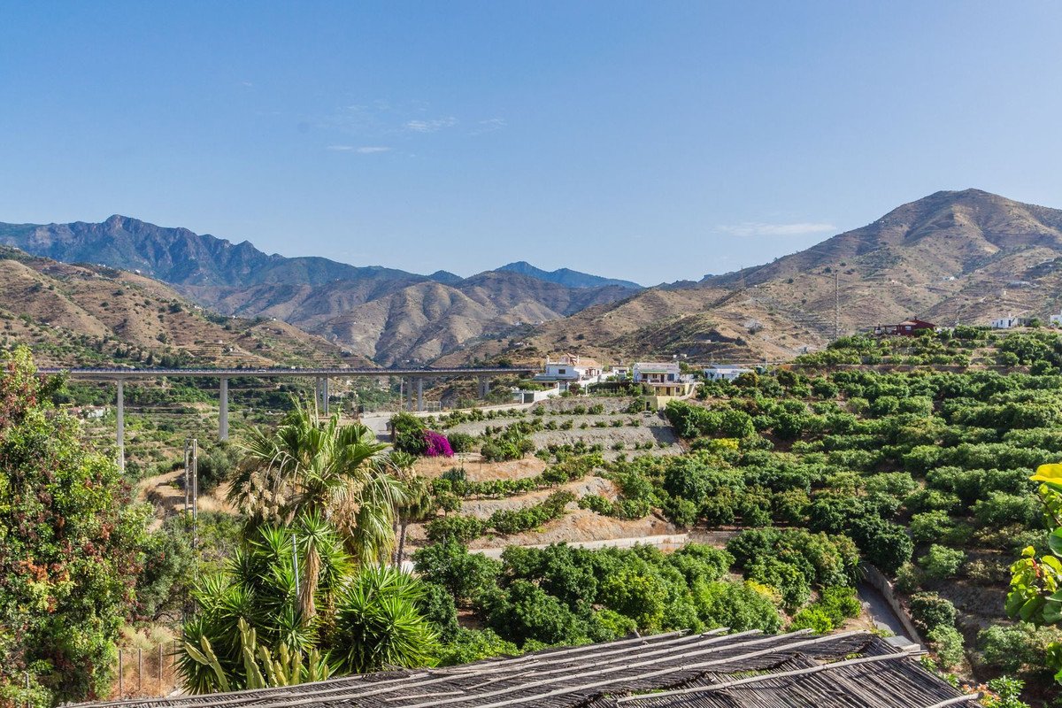 4 Bed Detached Villa in La Herradura