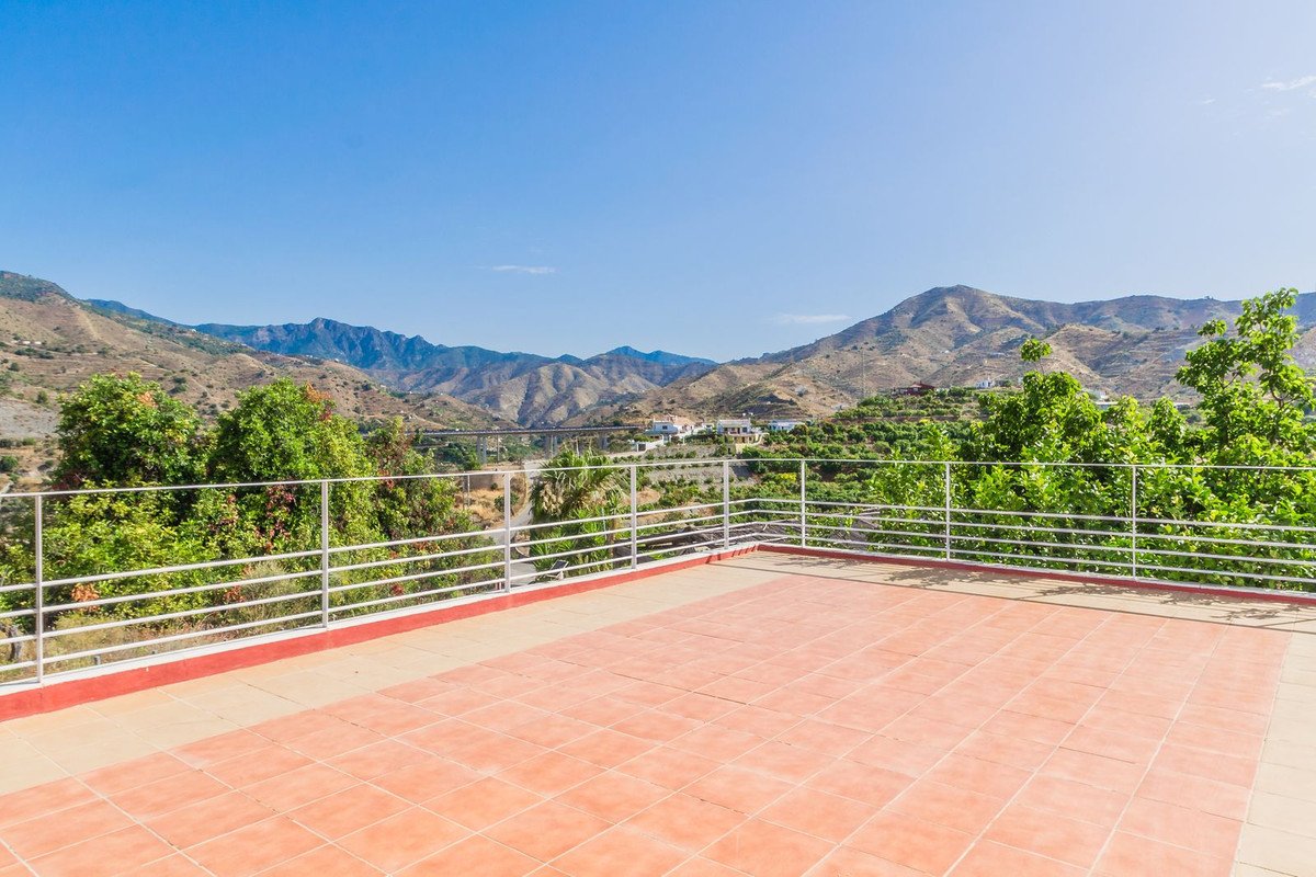 4 Bed Detached Villa in La Herradura