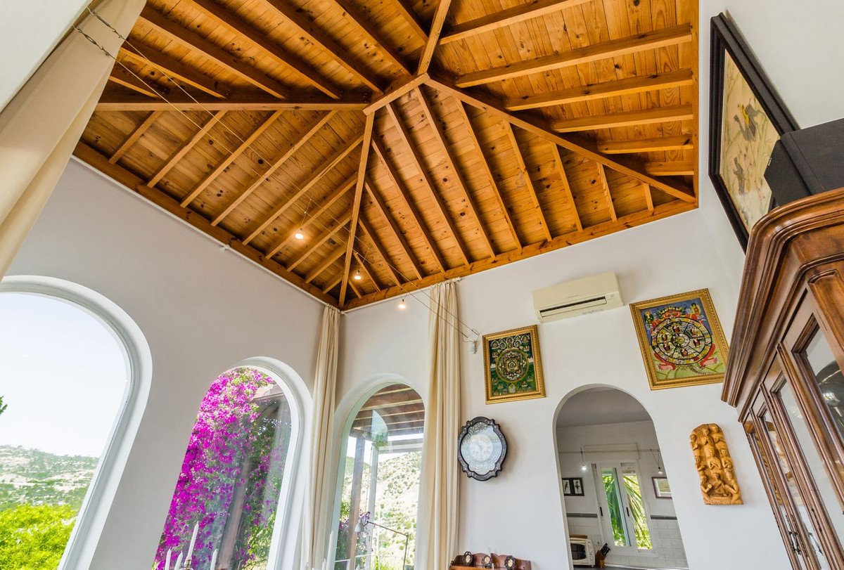 4 Bed Detached Villa in La Herradura