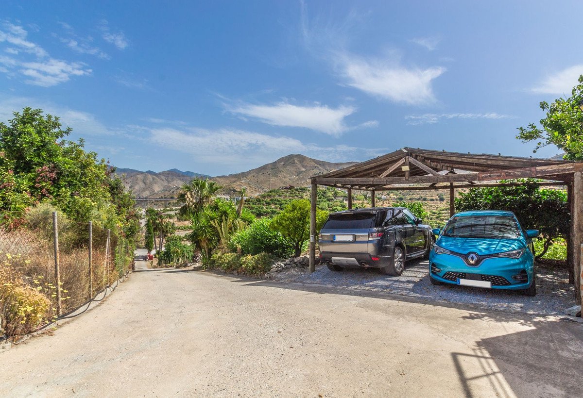 4 Bed Detached Villa in La Herradura
