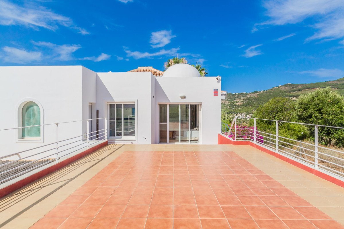 4 Bed Detached Villa in La Herradura
