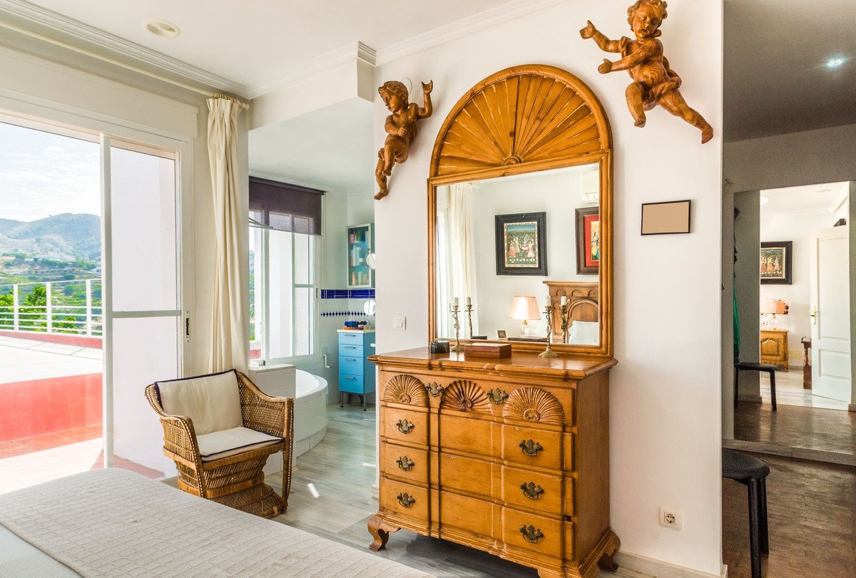 4 Bed Detached Villa in La Herradura