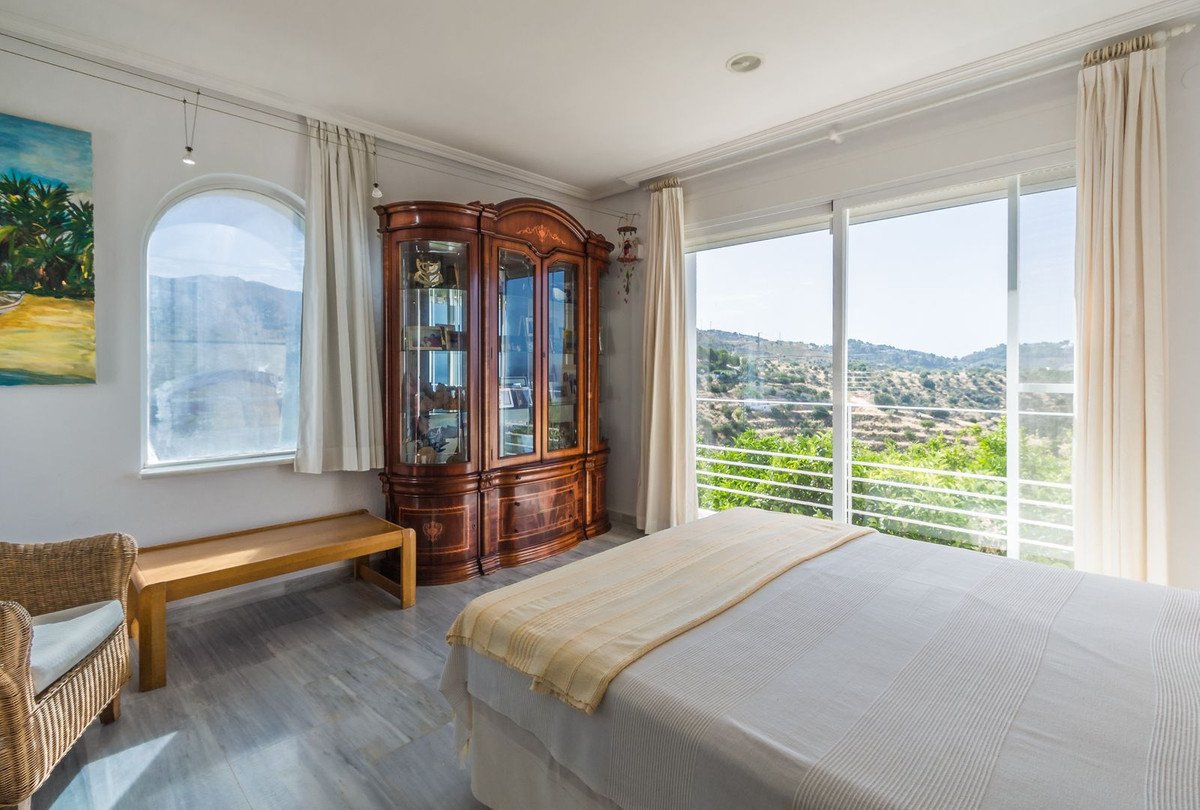 4 Bed Detached Villa in La Herradura