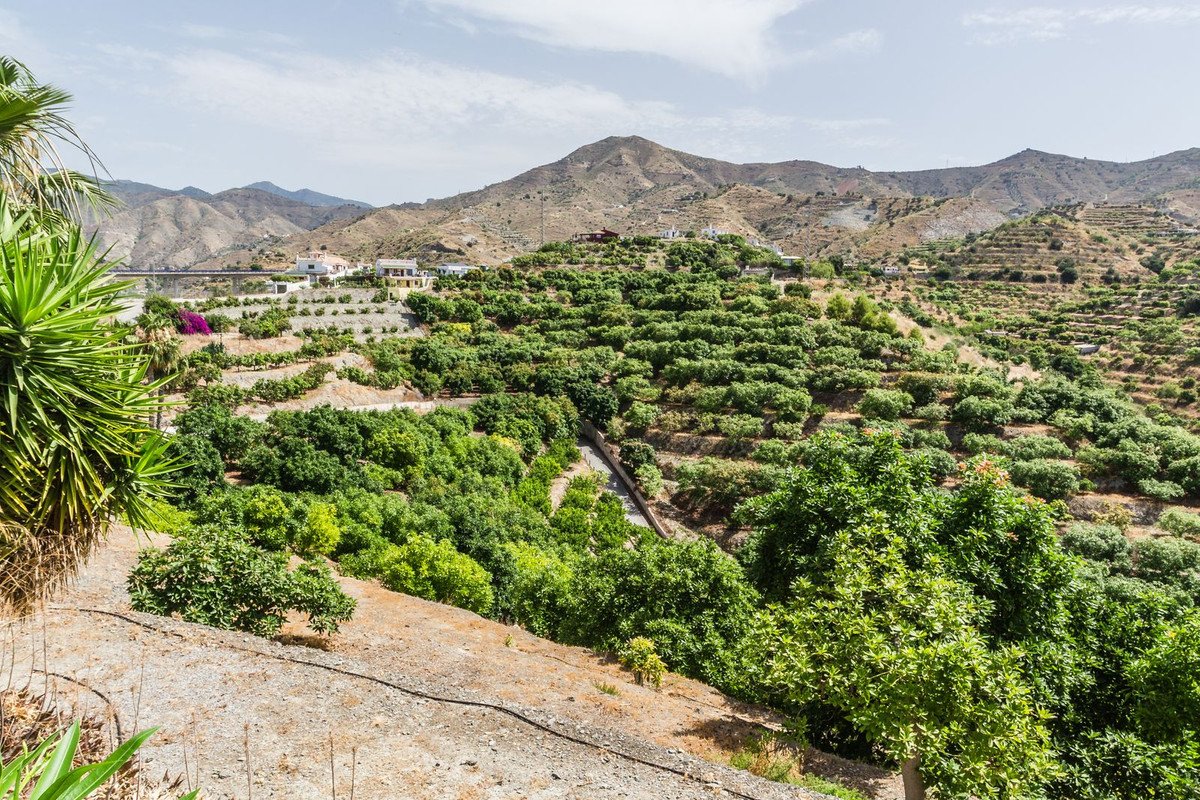 4 Bed Detached Villa in La Herradura